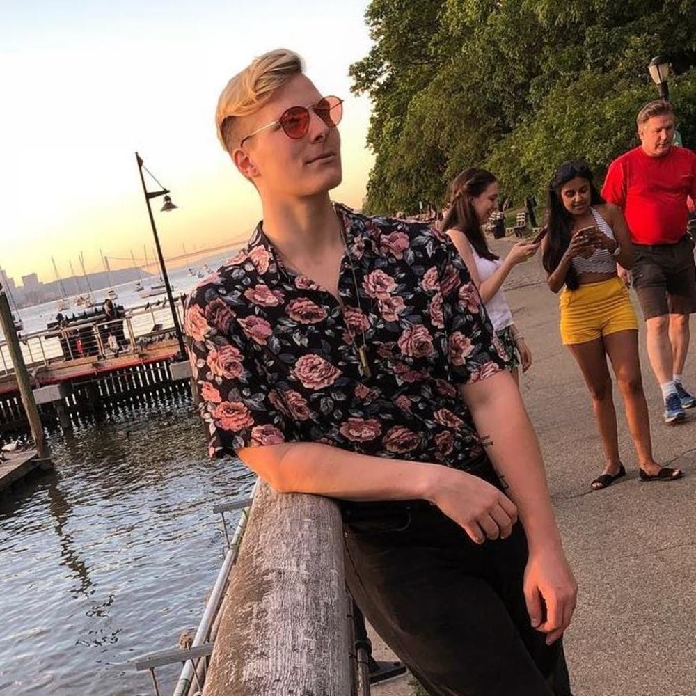 Meet your Posher, Zach